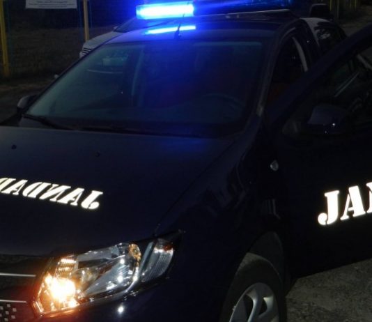 Gorj: Urmărire! Mașină andonată în încercarea de a scăpa de polițiști și jandarmi. Furaseră sute de litri de produs petrolier