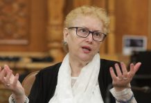 Avocatul Popurului intervine în favoarea bugetarilor. A atacat la CCR tăierile din administrația publică