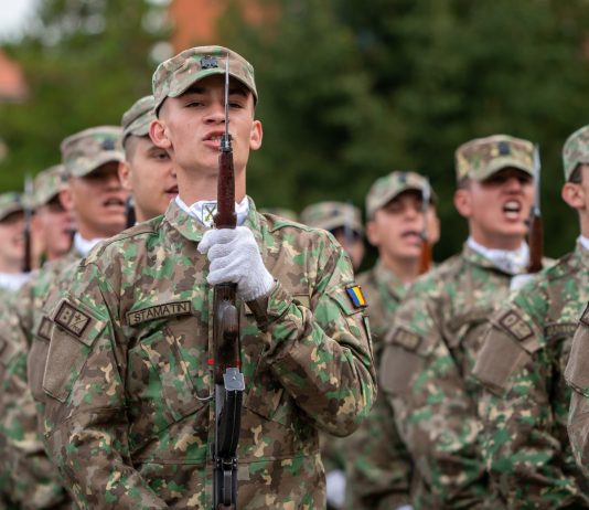 Ministrul Apărării: Armata nu redevine obligatorie. Nici vorbă să trimitem tinerii la război, în Ucraina