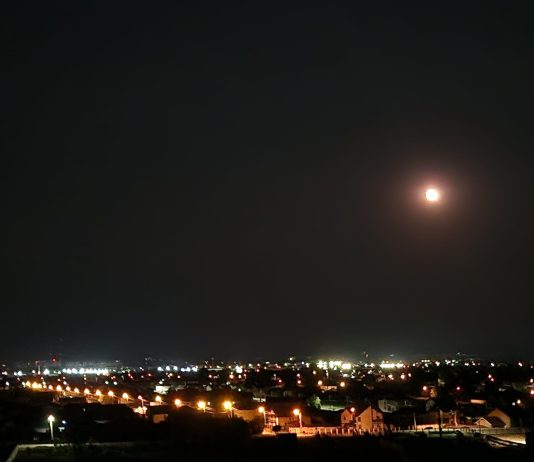 Imagini! Cum s-a văzut ”Luna Căpșună” de la Târgu Jiu