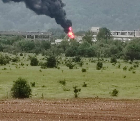 Târgu Jiu: Incendiu la un transformator electric. Fumul se observa de la kilometri depărtare