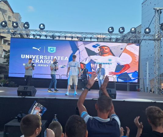 Craiova a transferat un portar. Juveții și-au prezentat, joi seara, și noile echipamente. Galerie foto