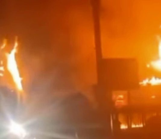 Gorj: Incendiu la o brutărie. Șase echipaje de pompieri au intrat în luptă cu flăcările uriașe
