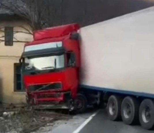 Trafic blocat în Defileul Jiului