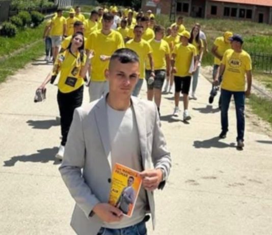 Gorj: Consilier local AUR încătușat de polițiști. Este acuzat de lovire și alte violențe
