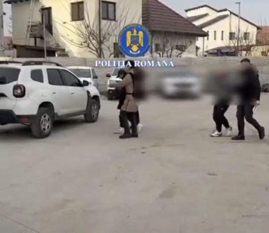 Târgu Jiu: Tineri încătușați pentru furt de trotinete
