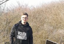 Gorj: Minor încătușat după ce a furat din casa unei bătrâne. Câinele de urmă i-a condus pe polițiști la făptaș