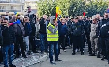 Târgu Jiu: Protest în fața sediului CE Oltenia. Se cere păstrarea locurilor de muncă