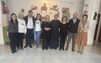 Târgu Jiu: Au donat încălțăminte pentru 60 de copii