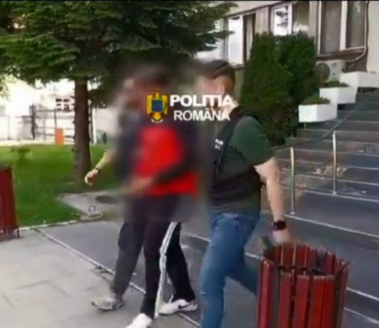 Gorj: A intrat peste ei în casă și a tăiat-o pe mâini și pe picioare