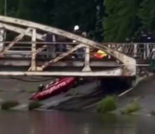Târgu Jiu: Bărbat salvat în ultima clipă din apele Jiului