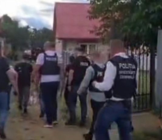 Gorj: Tânără agresată în propria locuință. Cu fețele acoperite cu cagule, au intrat peste ei în casă
