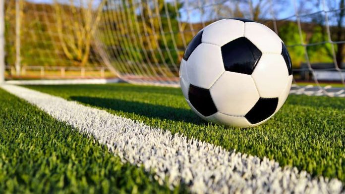 minge teren fotbal.
