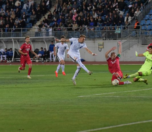 Fotbal: CSM Târgu Jiu câștigă un joc dificil și se menține în plutonul fruntaș al seriei