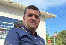 Miruță știe! Micii de la Sadu, din piață, pot aduce voturi. Ministrul Apărării s-a dat cu bicicleta pe Defileu și a servit mititei la Bumbești Jiu