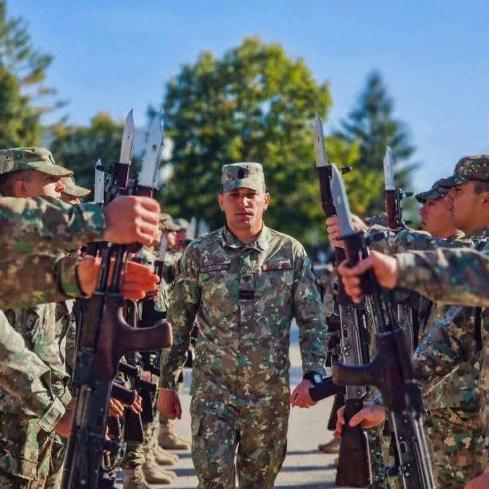 militar baionete ...............