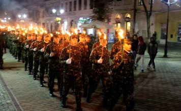 Târgu Jiu: Ziua Armatei României. Manifestări în centrul orașului. Retragere cu torțe